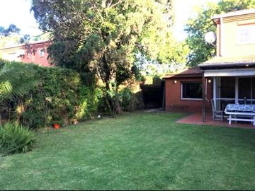 Casa de 4 ambientes con cochera en  venta en Pilar