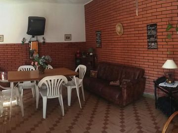 VENTA REBAJADA    U$S 90.000   Casa 3 Amb - Banfield