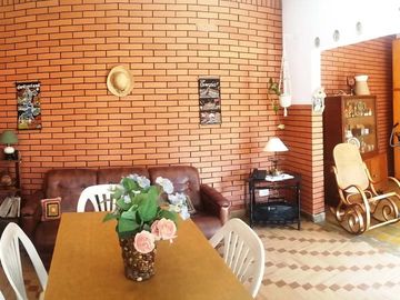 VENTA REBAJADA    U$S 90.000   Casa 3 Amb - Banfield