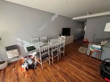 Duplex 4 ambientes con piscina. Olivos