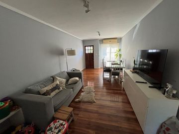 Duplex 4 ambientes con piscina. Olivos