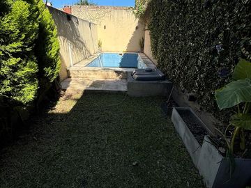 Duplex 4 ambientes con piscina. Olivos