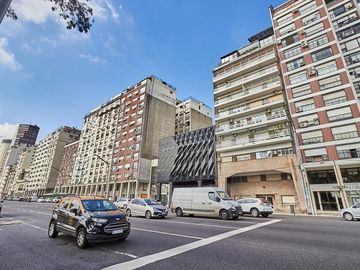 Departamento 3 Dormitorios VENTA  Av. Libertador al 800 entre R. Peña y Montevideo