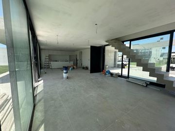 Casa 5 ambientes • Lagos de canning