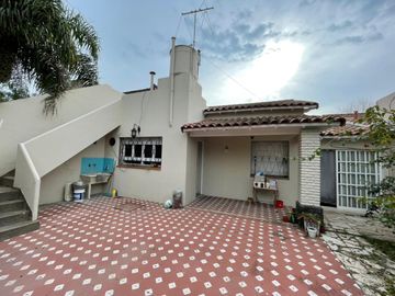 VENTA DE CASA 4 AMBIENTES - CASTELAR SUR