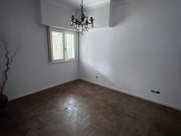 VENTA DE CASA 4 AMBIENTES - CASTELAR SUR