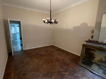 VENTA DE CASA 4 AMBIENTES - CASTELAR SUR