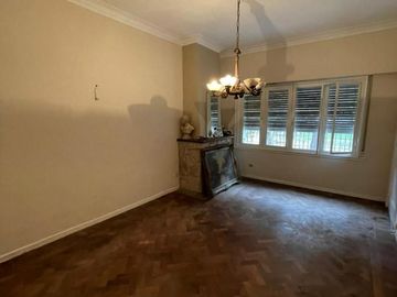VENTA DE CASA 4 AMBIENTES - CASTELAR SUR