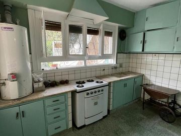 VENTA DE CASA 4 AMBIENTES - CASTELAR SUR