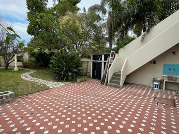 VENTA DE CASA 4 AMBIENTES - CASTELAR SUR