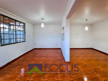 Casa en Venta en Vive a pasos de metro Santiago Bueras (L5)