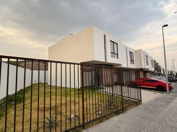 CASA EN VENTA  EN PARAISO RESIDENCIAL , BOSQUES STA ANITA