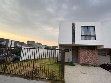 CASA EN VENTA  EN PARAISO RESIDENCIAL , BOSQUES STA ANITA