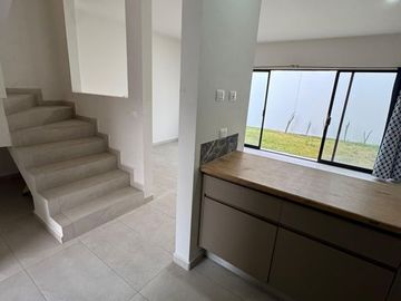 CASA EN VENTA  EN PARAISO RESIDENCIAL , BOSQUES STA ANITA