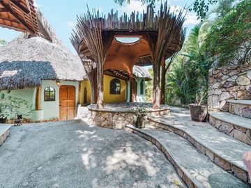 6 Calle Pericos Casa Seis NA