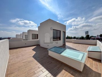 Casa en venta en Metepec a un costado del Parque Bicentenario con diseño moderno