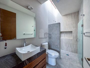 Casa en venta en Metepec a un costado del Parque Bicentenario con diseño moderno
