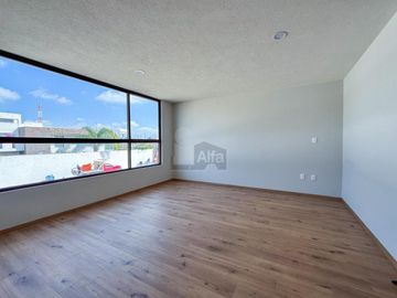 Casa en venta en Metepec a un costado del Parque Bicentenario con diseño moderno