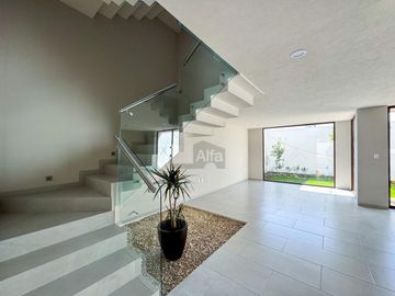 Casa en venta en Metepec a un costado del Parque Bicentenario con diseño moderno