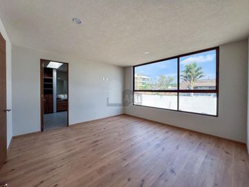 Casa en venta en Metepec a un costado del Parque Bicentenario con diseño moderno