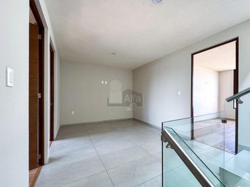 Casa en venta en Metepec a un costado del Parque Bicentenario con diseño moderno