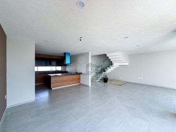 Casa en venta en Metepec a un costado del Parque Bicentenario con diseño moderno