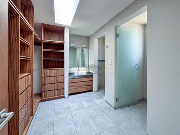Casa en venta en Metepec a un costado del Parque Bicentenario con diseño moderno