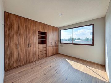 Casa en venta en Metepec a un costado del Parque Bicentenario con diseño moderno