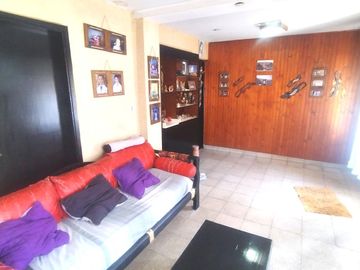 En Venta Casa 2 dormitorios   depto 1 dormitorio - Oportunidad - Inversión - La Falda - Córdoba