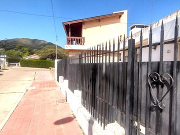 En Venta Casa 2 dormitorios   depto 1 dormitorio - Oportunidad - Inversión - La Falda - Córdoba