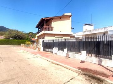 En Venta Casa 2 dormitorios   depto 1 dormitorio - Oportunidad - Inversión - La Falda - Córdoba