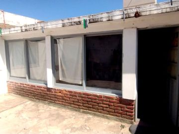 En Venta Casa 2 dormitorios   depto 1 dormitorio - Oportunidad - Inversión - La Falda - Córdoba