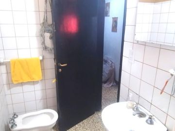 En Venta Casa 2 dormitorios   depto 1 dormitorio - Oportunidad - Inversión - La Falda - Córdoba