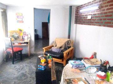 En Venta Casa 2 dormitorios   depto 1 dormitorio - Oportunidad - Inversión - La Falda - Córdoba