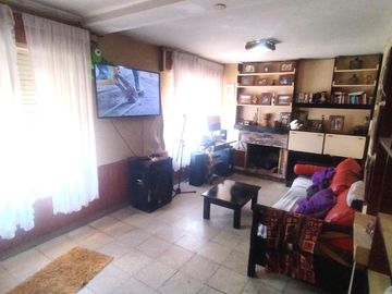 En Venta Casa 2 dormitorios   depto 1 dormitorio - Oportunidad - Inversión - La Falda - Córdoba