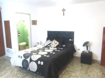 En Venta Casa 2 dormitorios   depto 1 dormitorio - Oportunidad - Inversión - La Falda - Córdoba