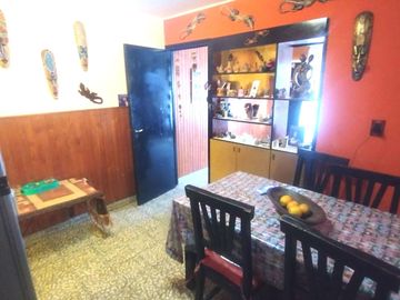 En Venta Casa 2 dormitorios   depto 1 dormitorio - Oportunidad - Inversión - La Falda - Córdoba