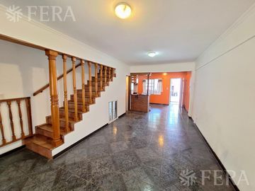 Venta de PH 3 ambientes con cochera en Wilde