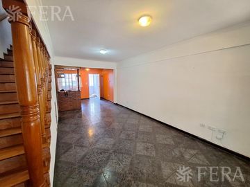Venta de PH 3 ambientes con cochera en Wilde