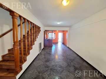Venta de PH 3 ambientes con cochera en Wilde