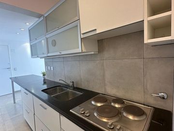 En venta tres ambientes a la calle con balcón y cochera, Guemes Mar del Plata