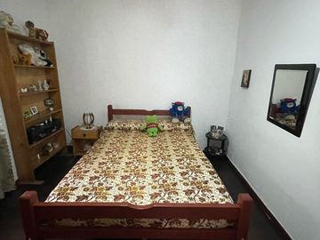 Casa en  venta de 3 ambientes con cochera, patio, terraza y parrilla - Wilde