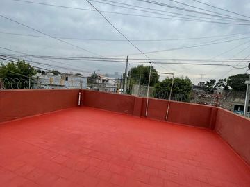 Casa en  venta de 3 ambientes con cochera, patio, terraza y parrilla - Wilde