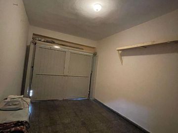 Casa en  venta de 3 ambientes con cochera, patio, terraza y parrilla - Wilde