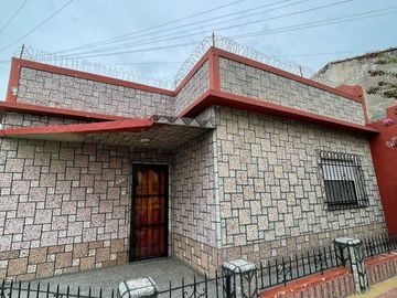 Casa en  venta de 3 ambientes con cochera, patio, terraza y parrilla - Wilde