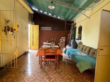 Casa en  venta de 3 ambientes con cochera, patio, terraza y parrilla - Wilde
