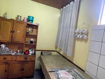 Casa en  venta de 3 ambientes con cochera, patio, terraza y parrilla - Wilde