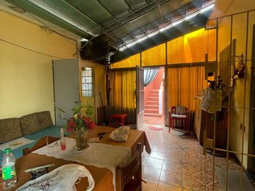 Casa en  venta de 3 ambientes con cochera, patio, terraza y parrilla - Wilde