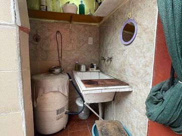 Casa en  venta de 3 ambientes con cochera, patio, terraza y parrilla - Wilde