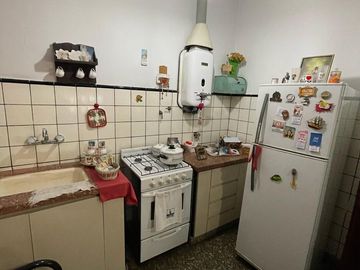 Casa en  venta de 3 ambientes con cochera, patio, terraza y parrilla - Wilde